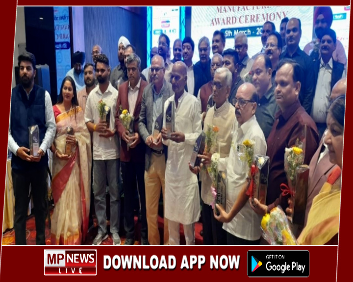 उत्कृष्ट उत्पादन के क्षेत्र में 25 संस्थाओं के प्रतिनिधियों को जबलपुर चैम्बर ऑफ कामर्स एण्ड इंडस्ट्रीज ने किया सम्मान