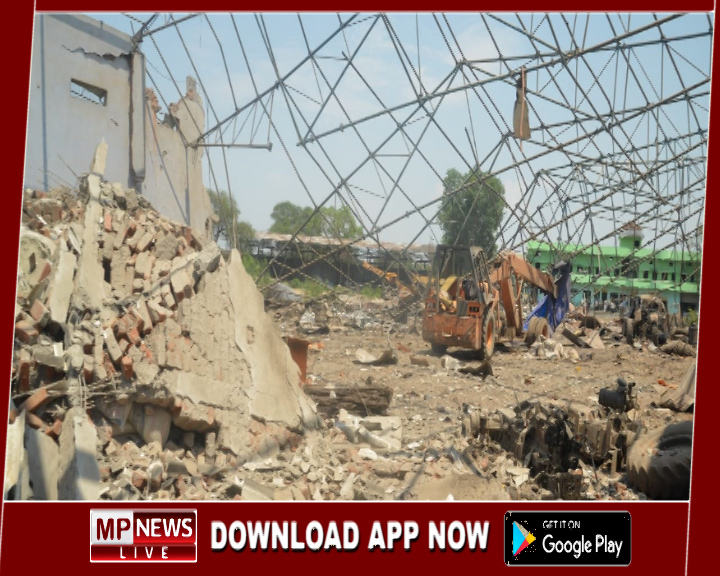 खजरी खिरिया बायपास में गोदाम में धमाके, जनहानि की आशंका