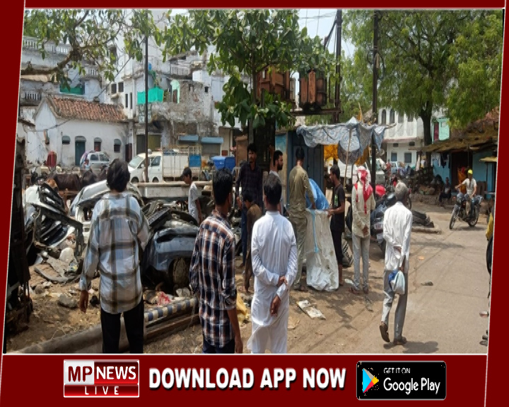 कबाड़ गोदाम में भीषण विस्फोट के बाद नींद से जागा जिला प्रशासन