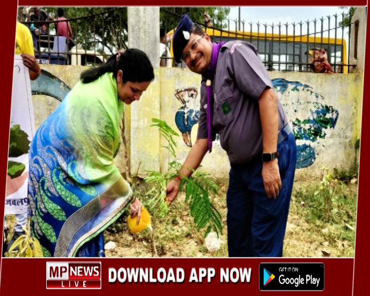 स्काउट गाइड यूनिट के द्वारा आधारताल तालाब के किनारे की गई साफ सफाई