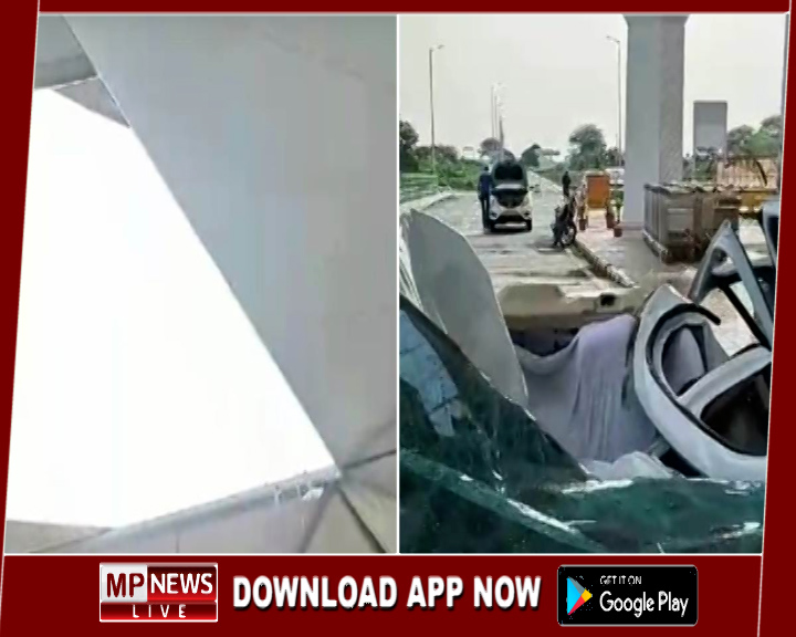 पहली बारिश में ही गिरा डुमना एयरपोर्ट का छज्जा गिरा, बाल-बाल बचे अधिकारी, क्षतिग्रस्त हुई कार