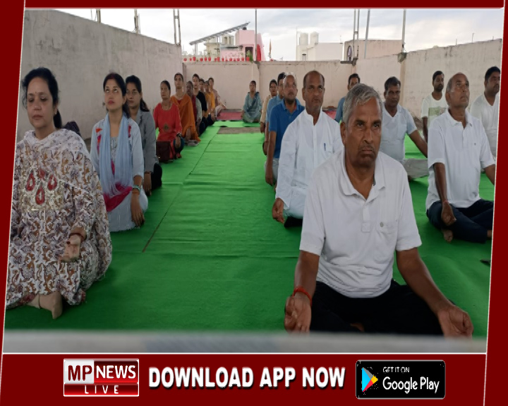 यश नर्सरी हायर सेकेण्डरी स्कूल परिसर में विश्व योग दिवस का कार्यक्रम का किया गया आयोजन