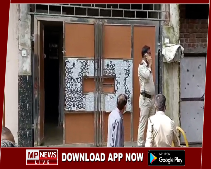 मां का शव पलंग में और बेटी फंदे पर झूलते मिली, 15 दिनों से है बेटा गायब, पुलिस ने घर को किया सील