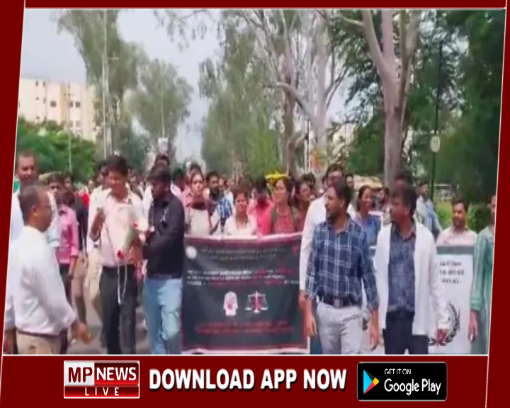 कोलकाता घटना के विरोध में जूनियर डॉक्टरो ने की हड़ताल, मरीज हो रहे परेशान