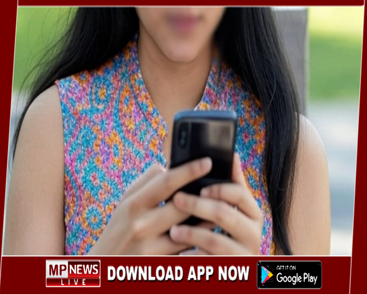 63 वर्षीय प्रोफेसर भेज रहा था गंदे-गंदे मैसेज, कॉलेज छात्र पहुंची थाने, मैसेज देखकर पुलिसकर्मियों के उड़े होश