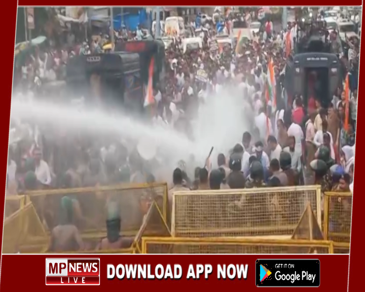 फ्लाईओवर ब्रिज का लोकार्पण करने के लिए पहुचे कांग्रेस कार्यकर्ता, फ्लाईओवर ब्रिज शुरू करने के लिए कांग्रेसियों ने दिया चार दिनों का अल्टीमेटम