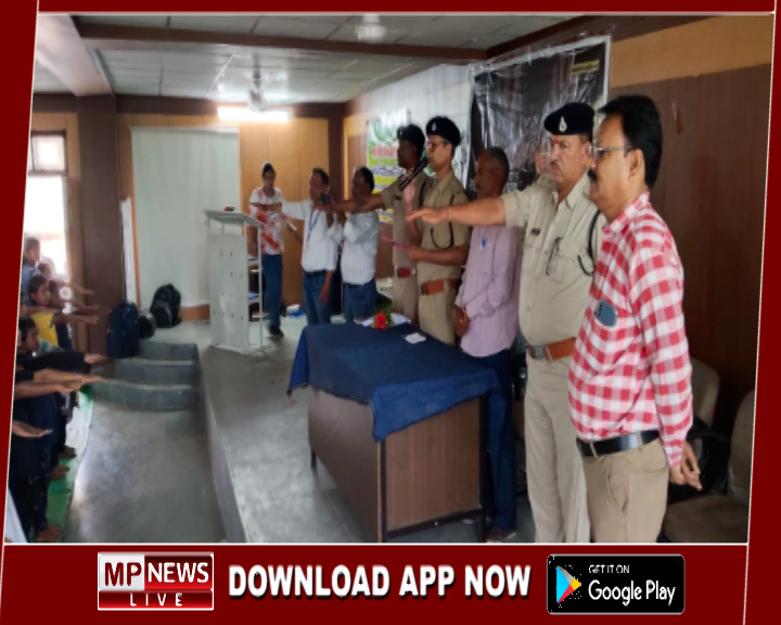 डिण्‍डौरी जिले में नशा मुक्ति अभियान के तहत एक साथ कई स्थानों पर जागरूकता कार्यक्रम आयोजित, पुलिस अधिकारियो ने नशे के दुष्परिणामो से विद्यार्थियों को कराया अवगत