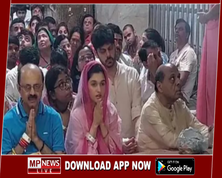 बाबा महाकाल के दर्शन करने पहुंचीं छोटे पर्दे की अभिनेत्री अद्रिजा रॉय, नंदी जी के कानों में कही मनोकामना