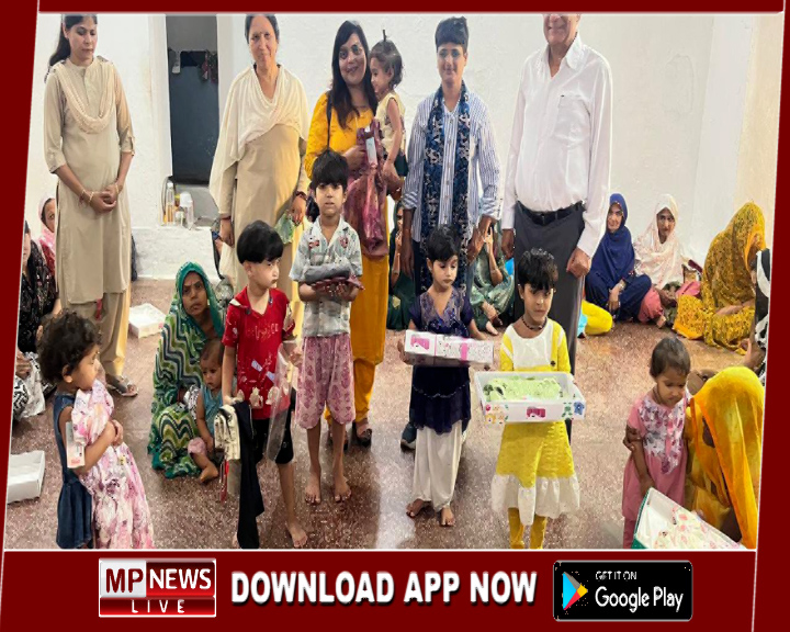 जिला जेल राजगढ़ की दीवारों के भीतर आज गूंजा मानवता का स्वर, समाजसेविका डॉ. वृंदा ठाकुर ने बच्चों को दिए कपड़े, खिली मासूम मुस्कानें