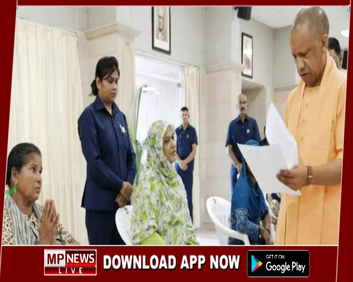 जनता दर्शन कार्यक्रम में सीएम योगी को आया गुस्सा, जनसेवकों को लगाई फटकार, बोले कि दुर्व्यवहार किसी भी स्तर पर बर्दाश्त नहीं