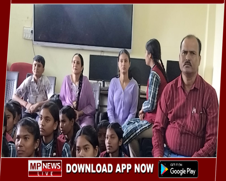 राजधानी में मुख्यमंत्री ने किया स्कूटी वितरण, शहपुरा के सांदीपनि विद्यालय में दिखाया गया लाइव प्रसारण, टॉपर छात्रा पूर्वी सोनी को मिली सम्मान की सौगात