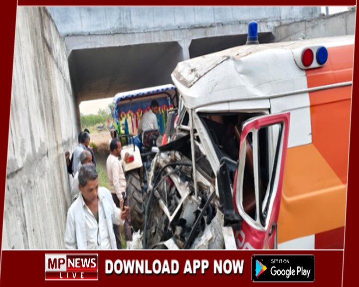 दिल्ली-मुंबई एक्सप्रेस वे पर पुलिया से नीचे गिरी एंबुलेंस, हादसे में दो की मौत