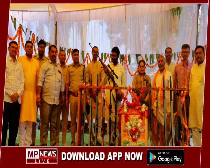 दुर्गा विसर्जन के दौरान ट्रैक्टर ट्राली तालाब में गिरी, आठ बच्चियों सहित 11 की मौत, हादसे में 20-25 लोग तालाब में डूबे