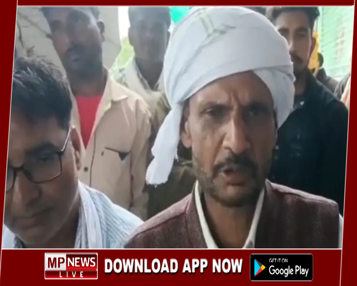 किसानों को न्याय न मिलने तक विधायक बाबू जंडेल नहीं पहनेंगे जूते, विधायक ने बर्बाद हुई फसलों का लिया जायजा