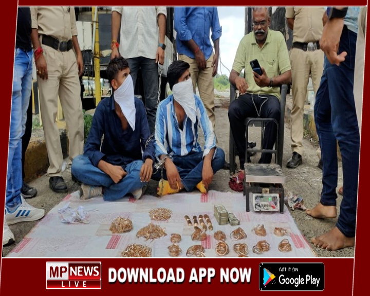 दो राज्यों के पुलिस की संयुक्त टीम की कार्रवाई, 10 करोड़ के सोने और पिस्टल सहित दो डकैत गिरफ्तार  फोटो