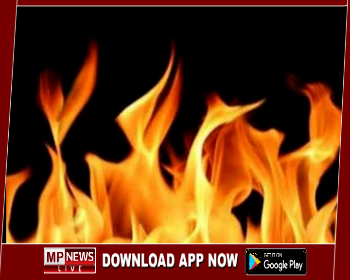 देर रात एक फैक्ट्री में लगी भीषण आग, बुझाने के बाद सुबह मिले दो कंकाल