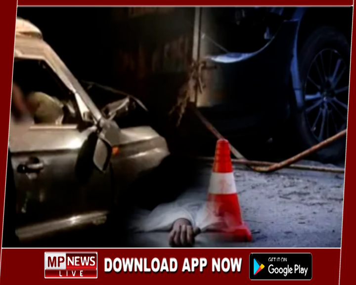 डंपर में घुसी तेज रफ्तार कार, बर्थडे पार्टी मना कर लौट रहे तीन दोस्तों की मौत