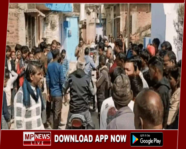 फंदे पर लटके मिले पति-पत्नी सहित डेढ़ वर्षीय मासूम बेटी के शव, जांच में जुटी पुलिस