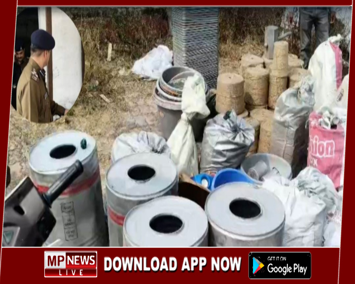 कोतवाली पुलिस ने बंद क्लब हाउस से 20 क्विंटल से अधिक विस्फोटक व सुतली बम सामग्री किया बरामद, आरोपी फरार