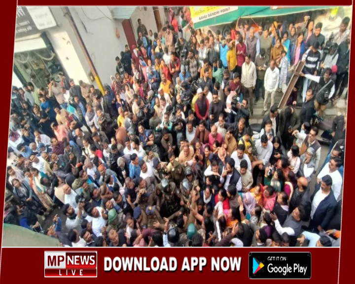 इंदौर में 16 मौतों पर ‘संग्राम’, भागीरथपुरा पहुंची कांग्रेस, भागीरथपुरा में कांग्रेस-भाजपा आमने सामने