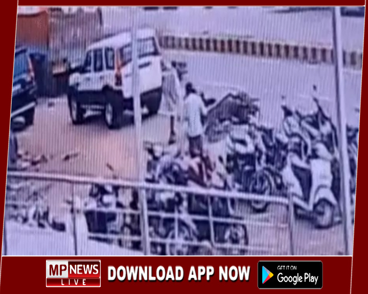 ट्रक ने बाइक सवार 4 लोगों को 30 मीटर तक घसीटा, पहिया ऊपर से निकला, एक की मौत, तीन की हालत गंभीर