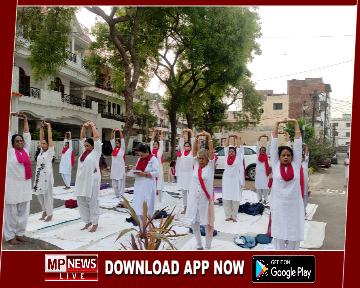 रोजाना योग के साथ समाजसेवा, भारतीय योग व हिन्दू आध्यात्मिक संस्थान की महिलाएं कर रही उत्कृष्ट कार्य