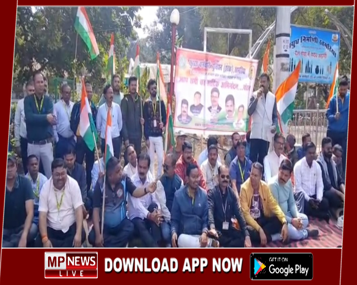 खमरिया फैक्ट्री में श्रम संहिताओं के विरोध में सुरक्षा कर्मियों का प्रदर्शन, चारों श्रम संहिताएं रद्द करने की मांग