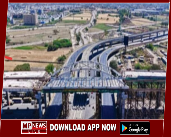 23 मीटर की ऊंचाई पर लटका 400 टन का लोहा, लवकुश चौराहे पर दिखा इंजीनियरिंग का अजूबा