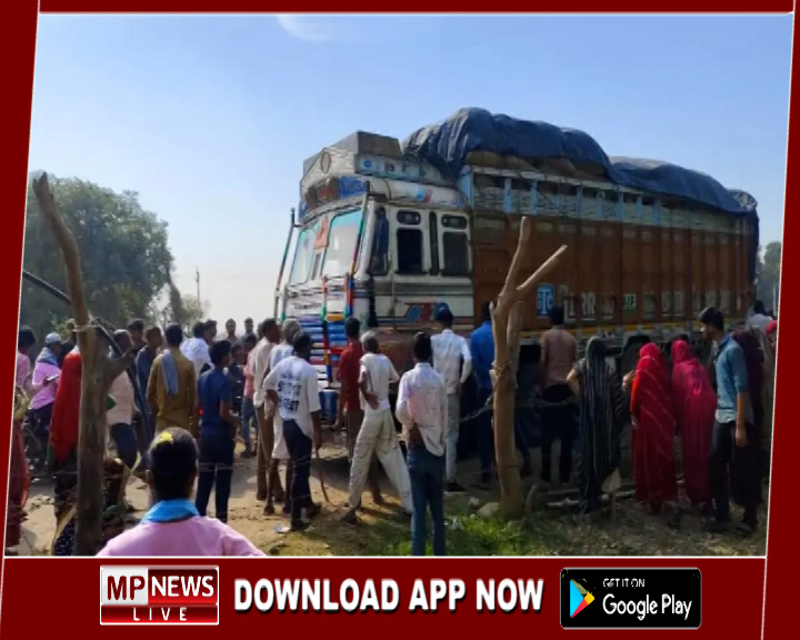 ड्राइवर ने पहले बकरी फिर युवक पर चढ़ाया ट्रक, ट्रक में फंसा युवक 25 किलोमीटर तक घिसटा, सिर कुचलने से युवक की दर्दनाक मौत