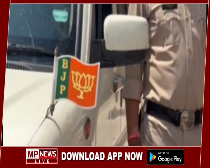 स्कॉर्पियो पर कमल का झंडा लगाकर ले जा रहा था शराब, दतिया पुलिस ने किया खुलासा, 58 पेटियां शराब की गई जब्त