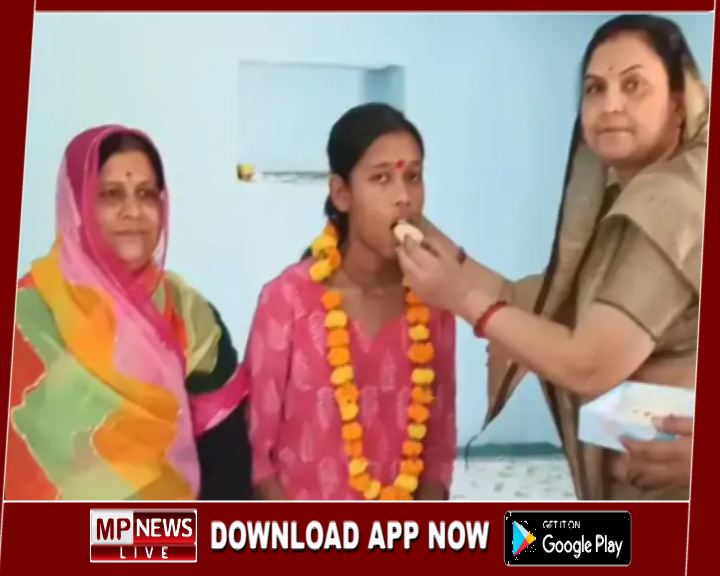 500 में से 499 अंक लाकर प्रतिभा 10वीं की टॉपर, एमपी बोर्ड टॉप-10 में रिकॉर्ड 378 विद्यार्थी, टॉप-5 में ही 39, बेटियां फिर निकली आगे