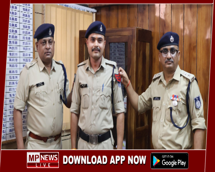 पुलिस अधीक्षक ने सात आरक्षकों को पदोन्नति उपरांत वरिष्ठ पदभार कराया ग्रहण